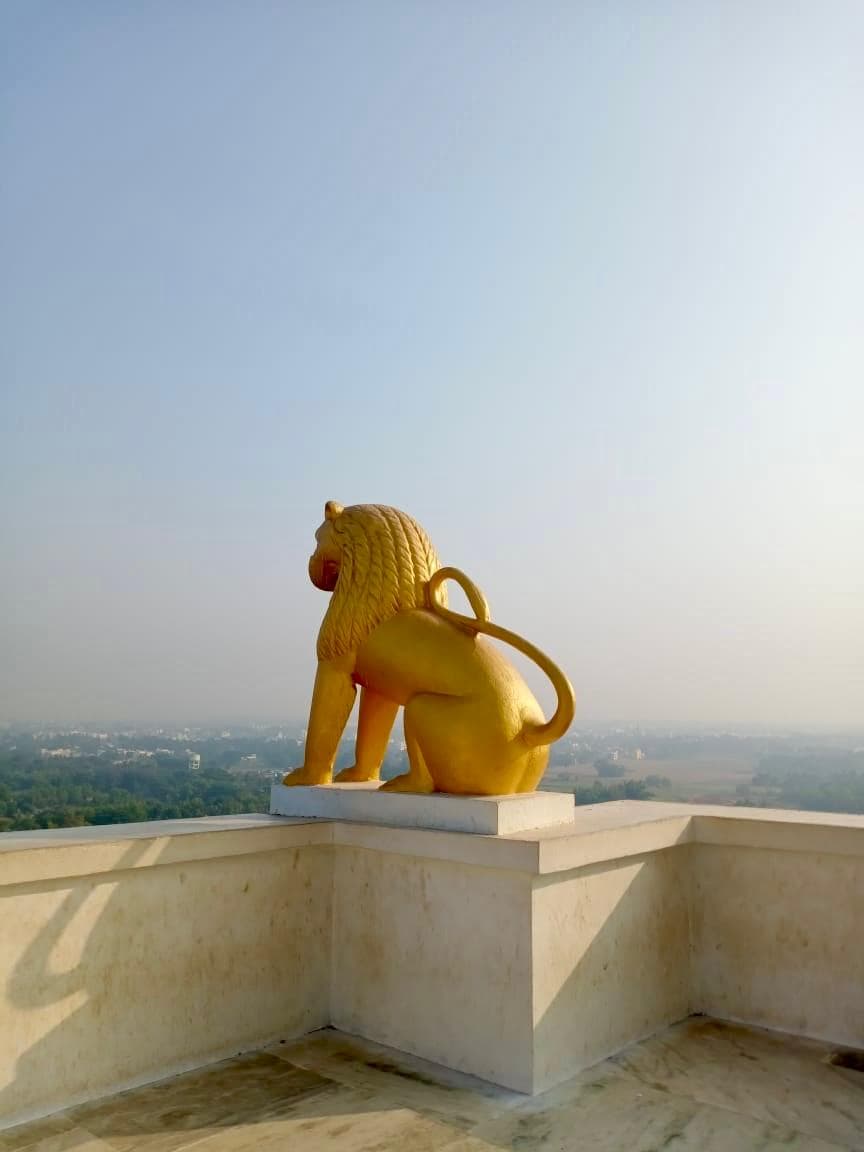 Manas Majhi — gold lion statue overlooking Bhubaneswar, Odisha